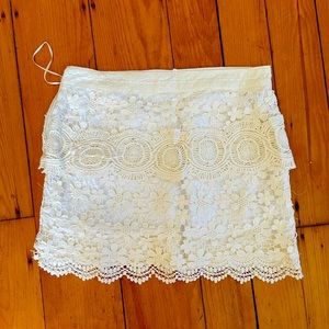 Lace detail mini skirt